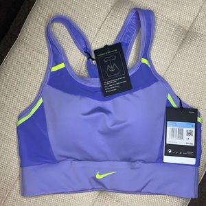 NWT Nike Women’s Swoosh Bra